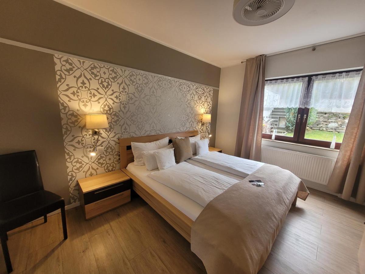 Gaestehaus Burgberg, Weinhaus Fries Kattenes Экстерьер фото