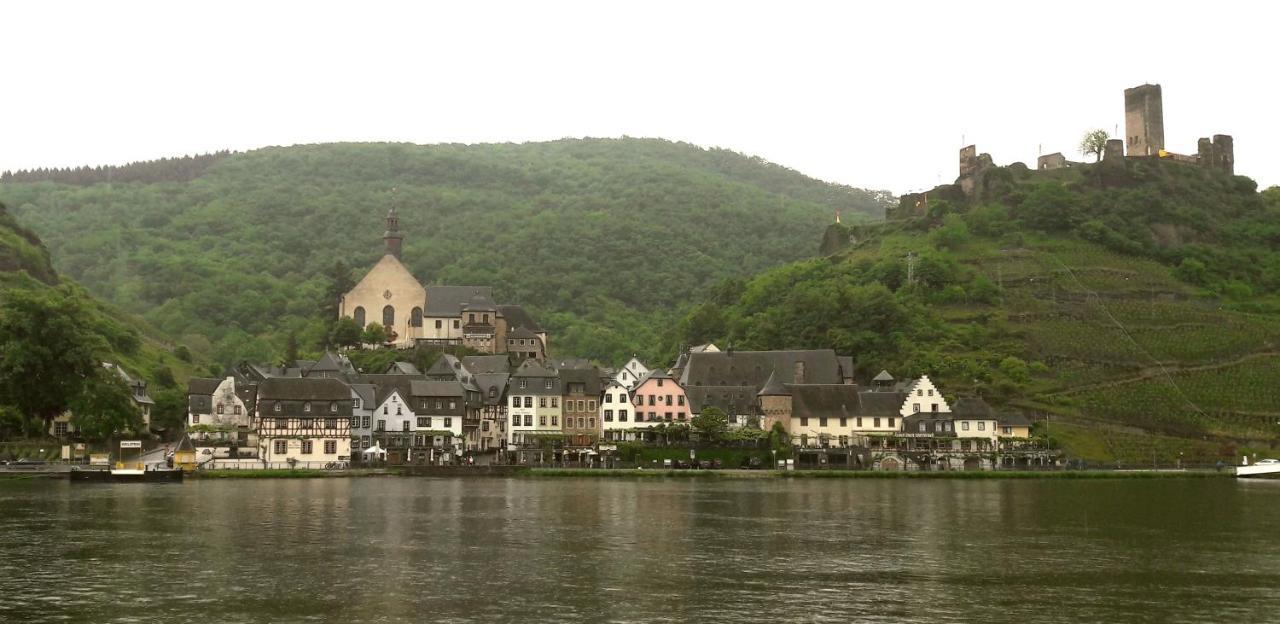 Gaestehaus Burgberg, Weinhaus Fries Kattenes Экстерьер фото