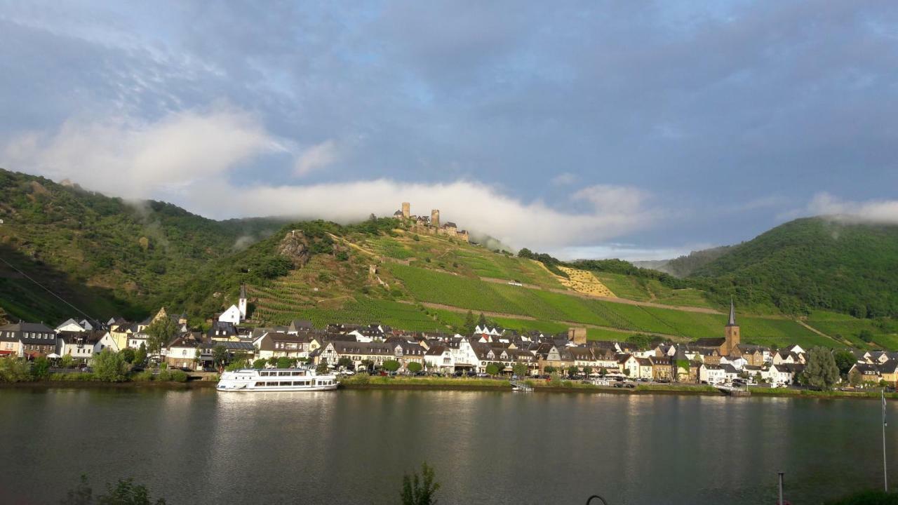 Gaestehaus Burgberg, Weinhaus Fries Kattenes Экстерьер фото